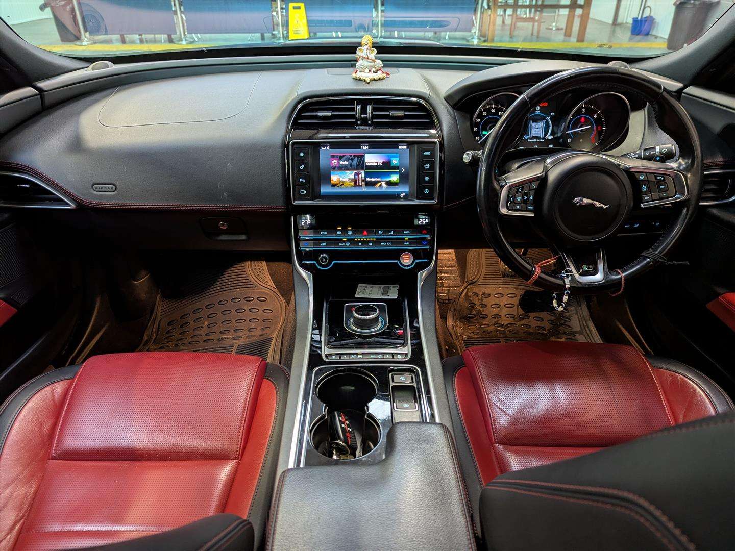 <p>2016 JAGUAR XE R-SPORT D AUTO</p>