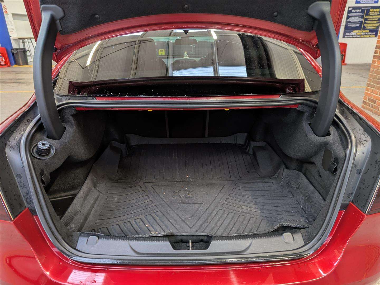 <p>2016 JAGUAR XE R-SPORT D AUTO</p>