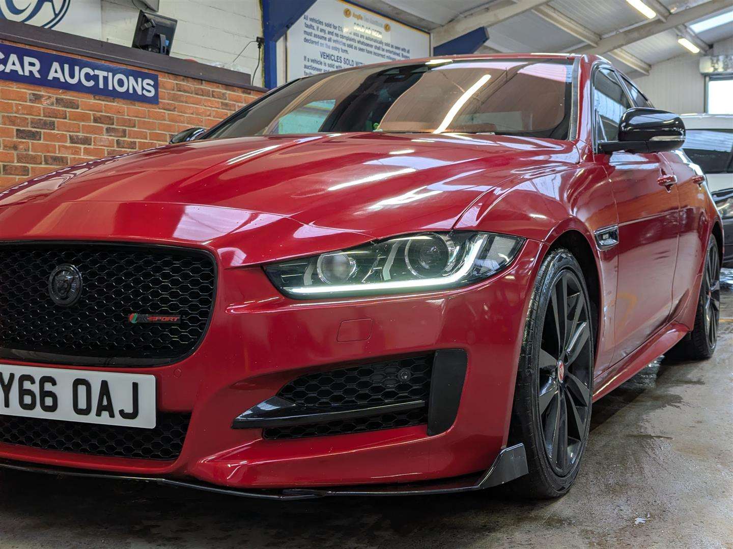 <p>2016 JAGUAR XE R-SPORT D AUTO</p>