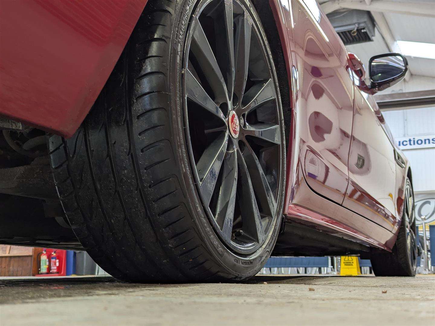 <p>2016 JAGUAR XE R-SPORT D AUTO</p>