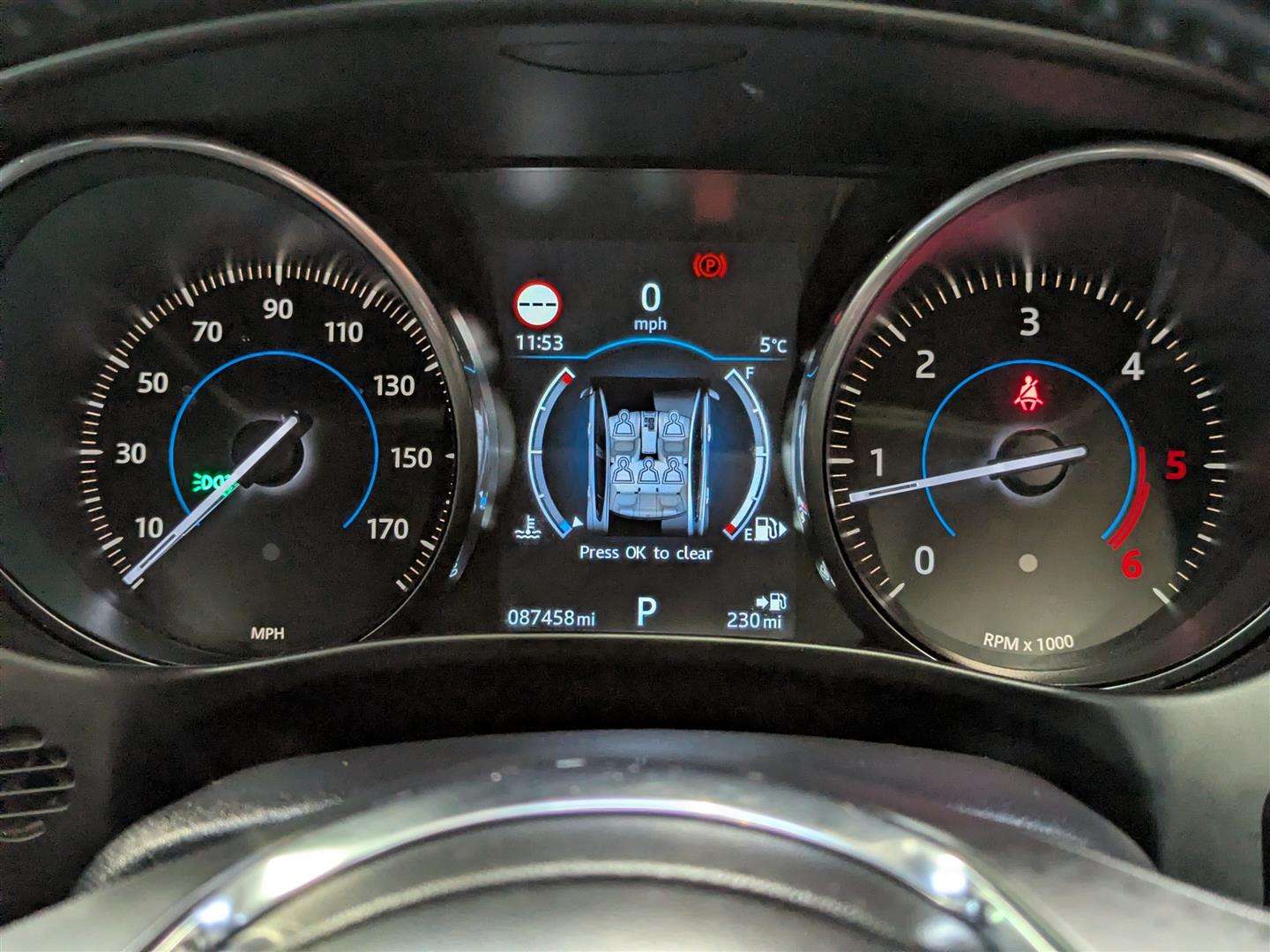 <p>2016 JAGUAR XE R-SPORT D AUTO</p>