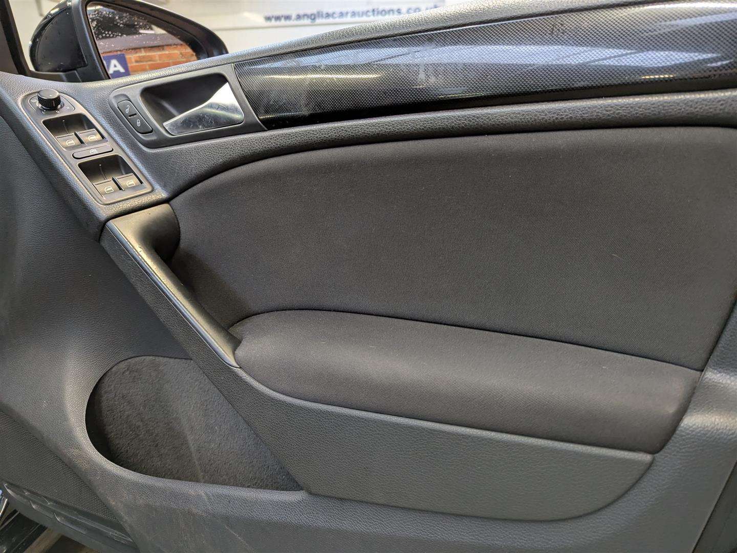 <p>2012 VOLKSWAGEN GOLF MATCH TDI B-TECH DSG</p>