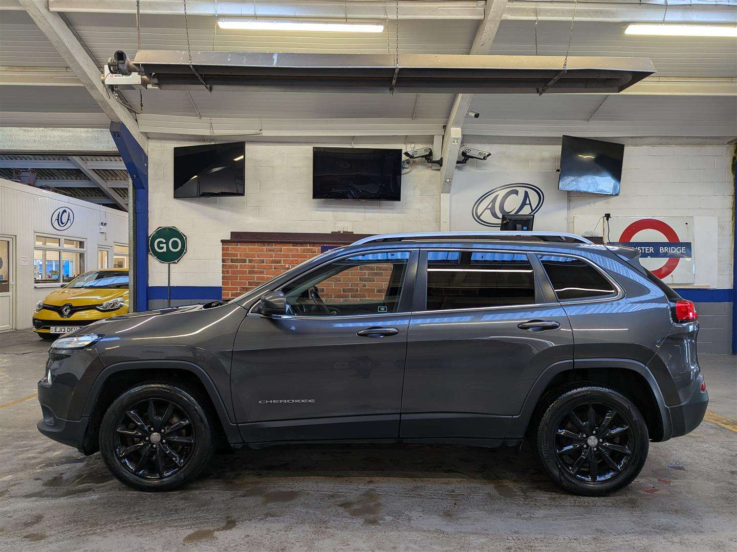 <p>2016 JEEP CHEROKEE LIMITED M-JET 4X</p>