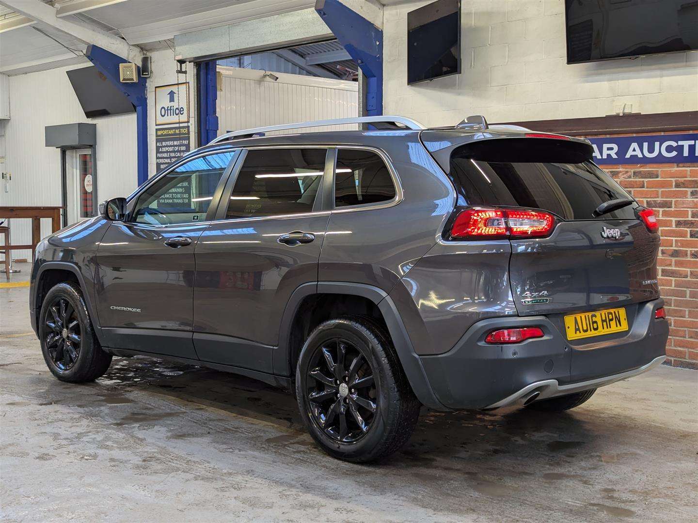 <p>2016 JEEP CHEROKEE LIMITED M-JET 4X</p>