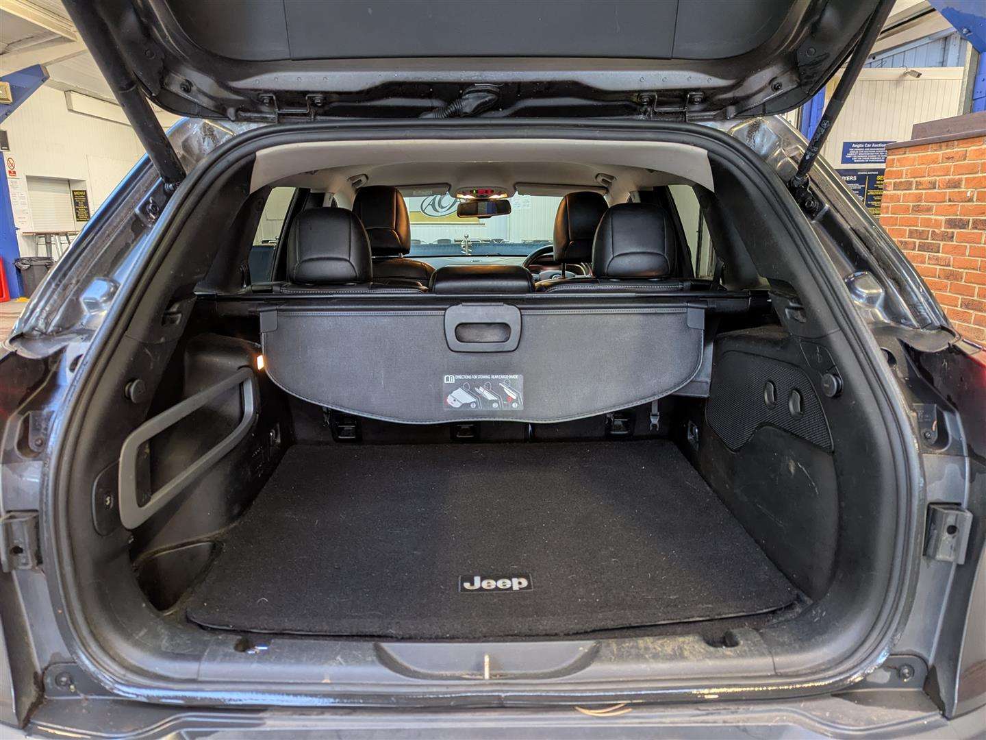 <p>2016 JEEP CHEROKEE LIMITED M-JET 4X</p>