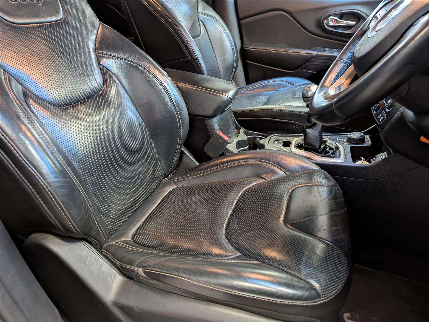 <p>2016 JEEP CHEROKEE LIMITED M-JET 4X</p>