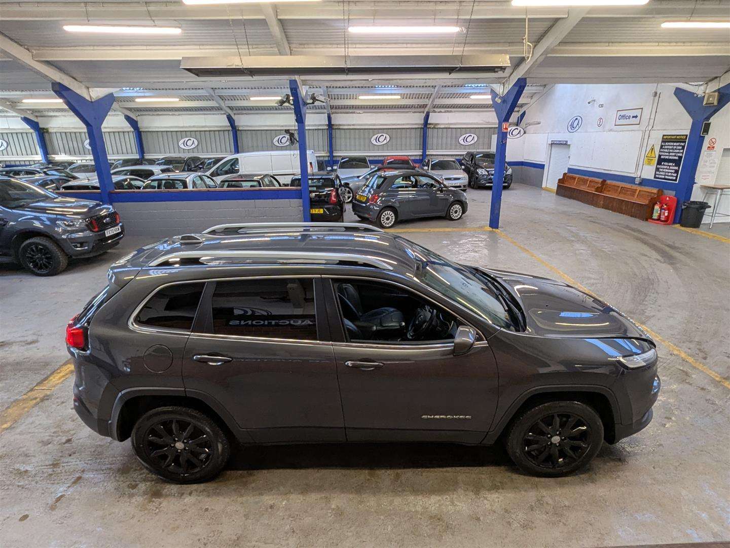 <p>2016 JEEP CHEROKEE LIMITED M-JET 4X</p>