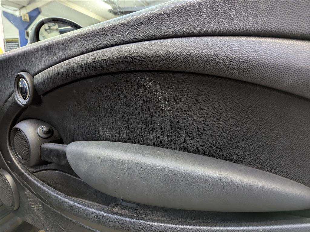 <p>2012 MINI COOPER</p>