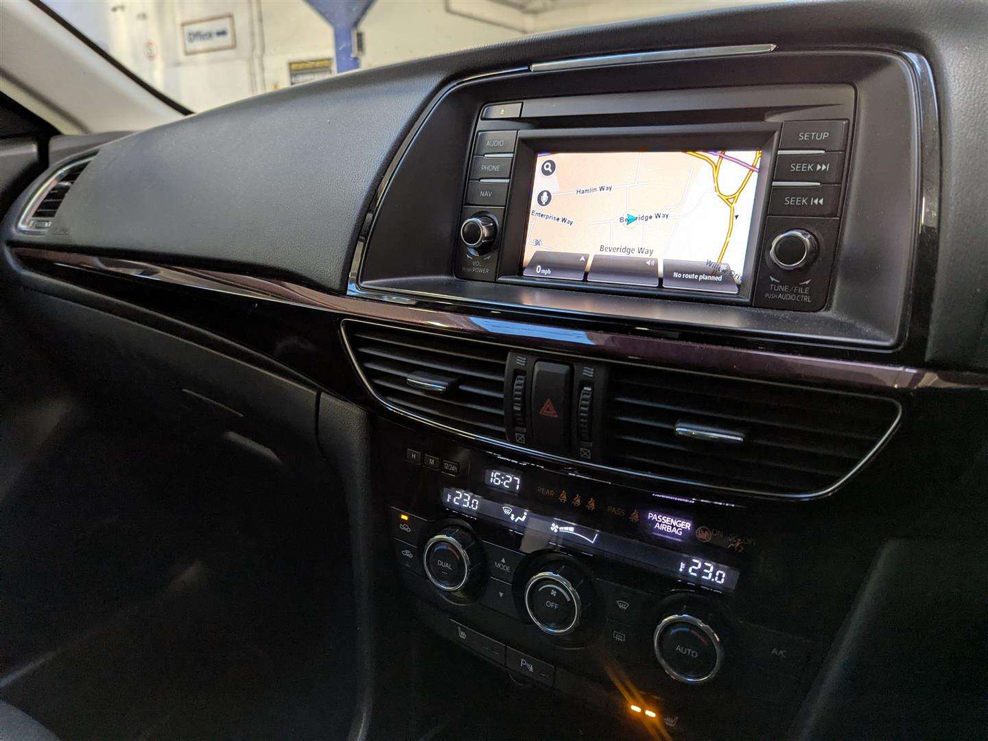 <p>2013 MAZDA 6 SPORT NAV</p>