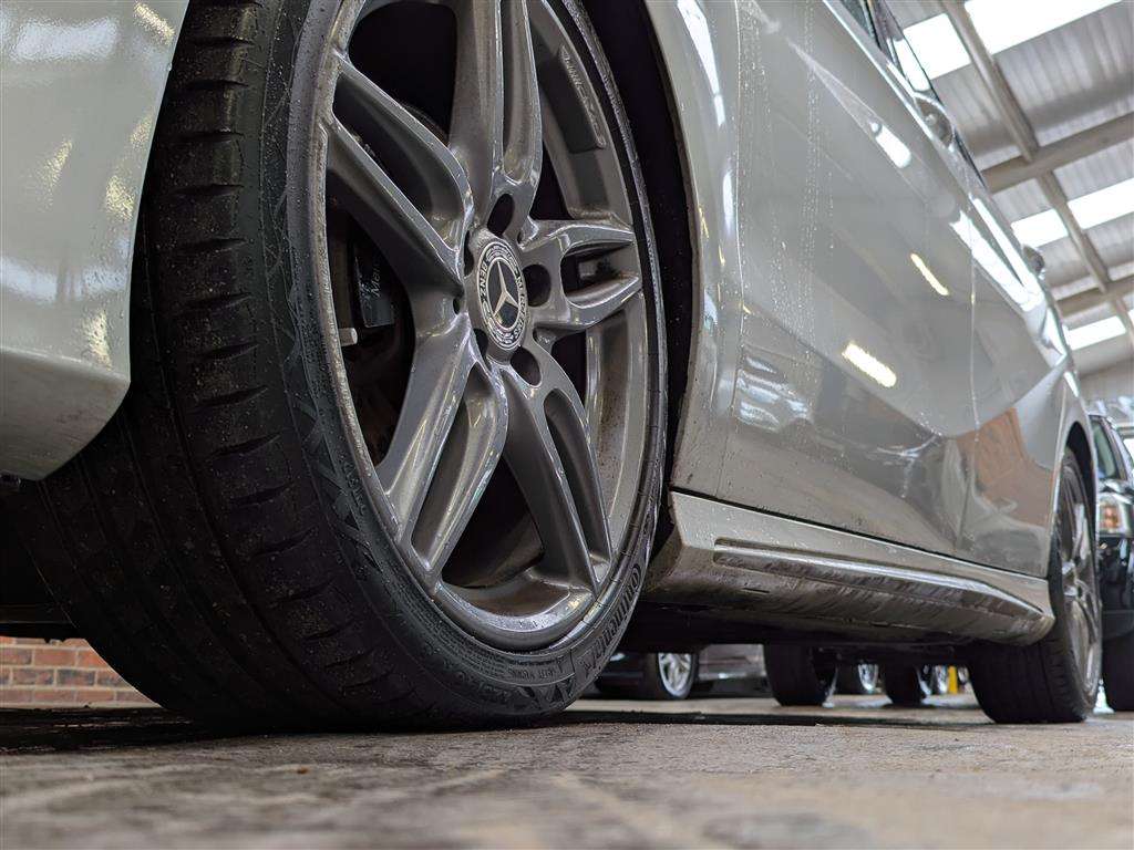 <p>2017 MERCEDES-BENZ B 200 AMG LINE PREMIUM +</p>