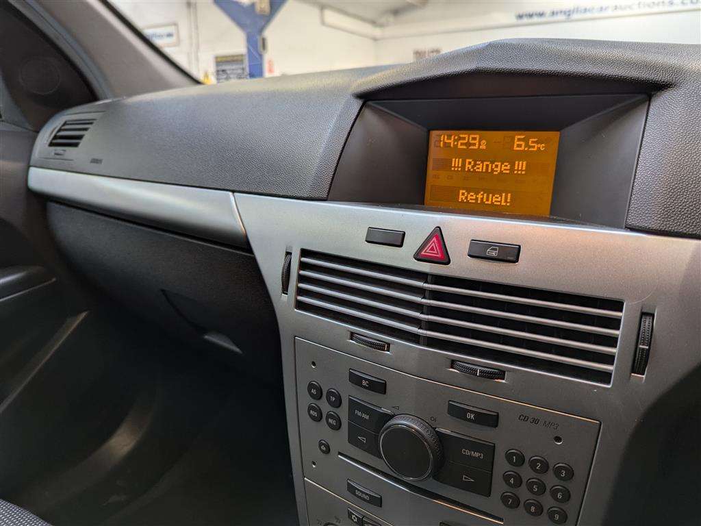 <p>2008 VAUXHALL ASTRA SXI</p>