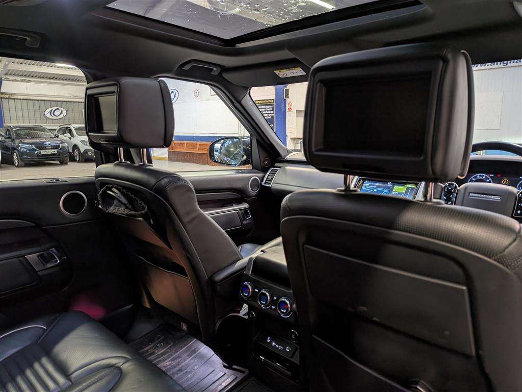 <p>2019 LAND ROVER DISCOVERY LUXURY HSE SD4</p>