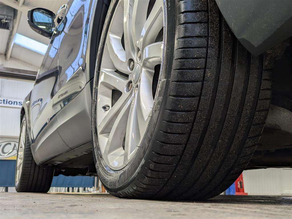 <p>2019 LAND ROVER DISCOVERY LUXURY HSE SD4</p>