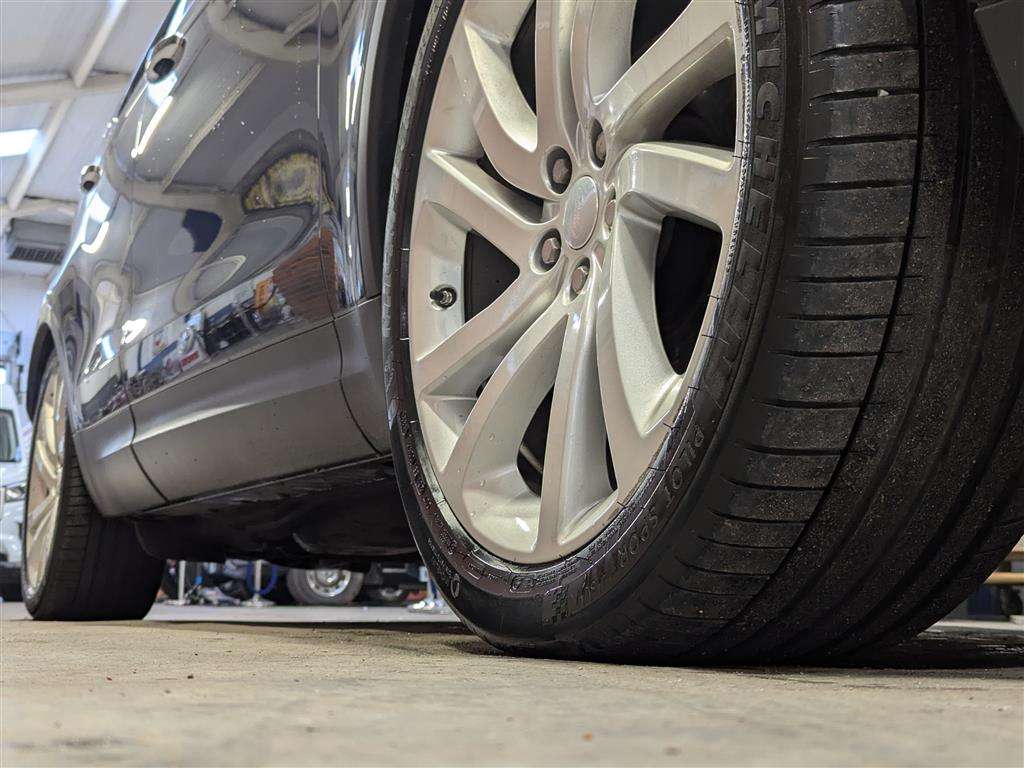 <p>2019 LAND ROVER DISCOVERY LUXURY HSE SD4</p>