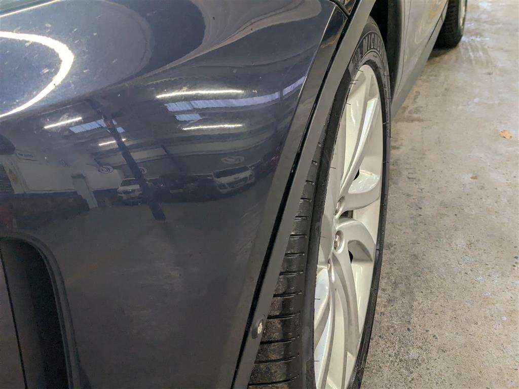 <p>2019 LAND ROVER DISCOVERY LUXURY HSE SD4</p>