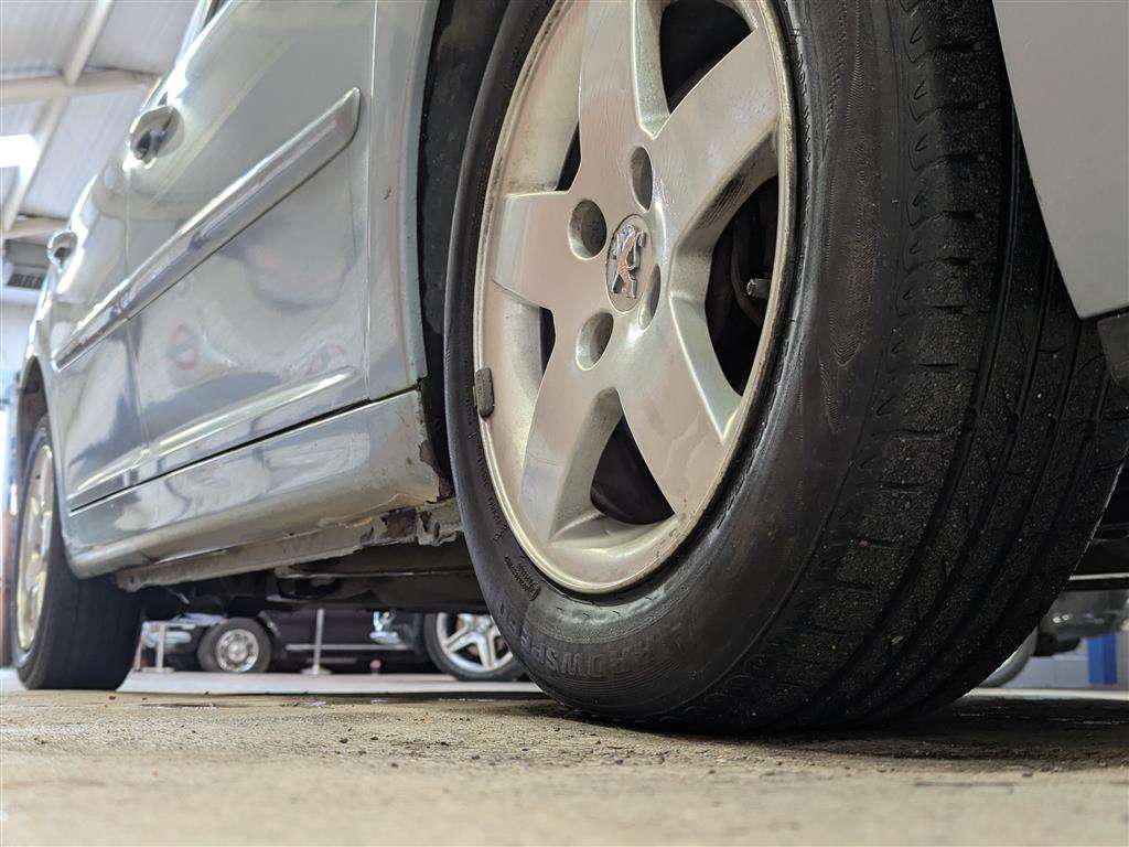 <p>2011 PEUGEOT 207 SPORT</p>