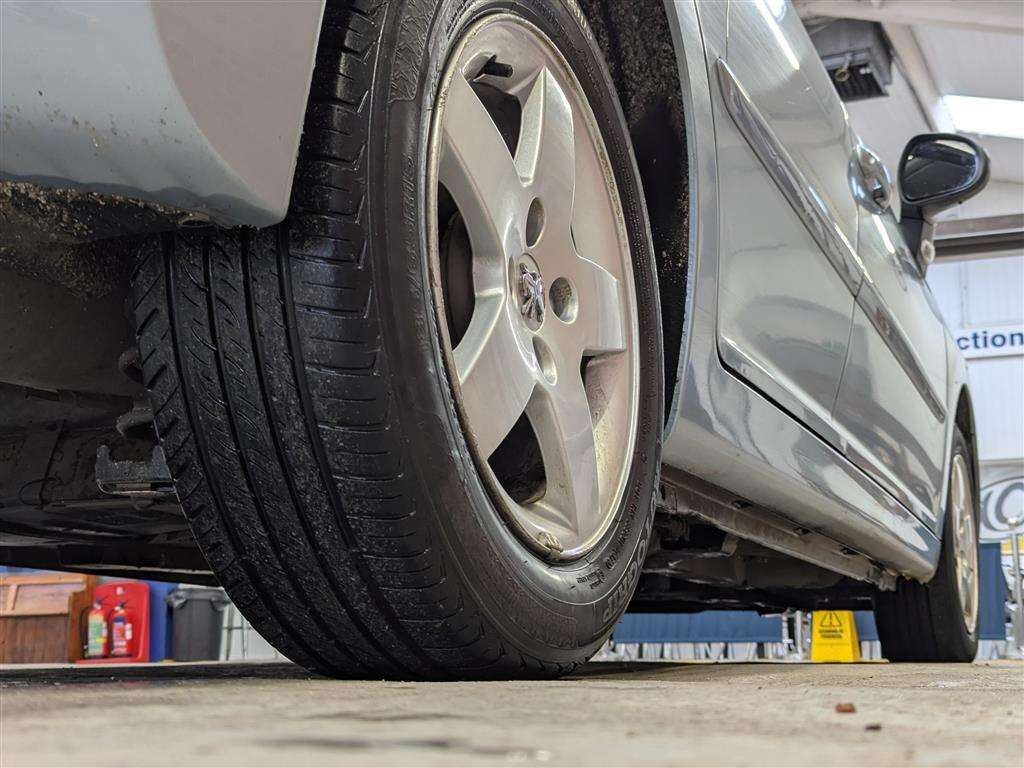 <p>2011 PEUGEOT 207 SPORT</p>