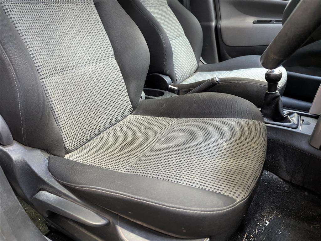 <p>2011 PEUGEOT 207 SPORT</p>