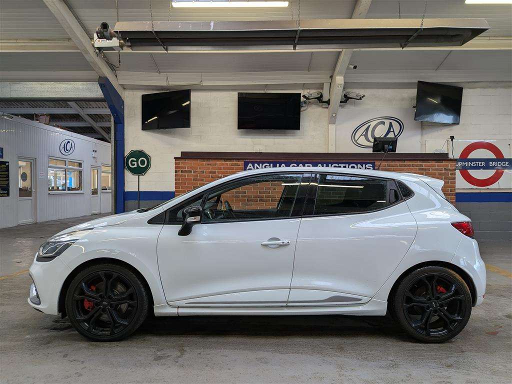 <p>2016 RENAULT CLIO RENAULTSPORT NAV LUX</p>