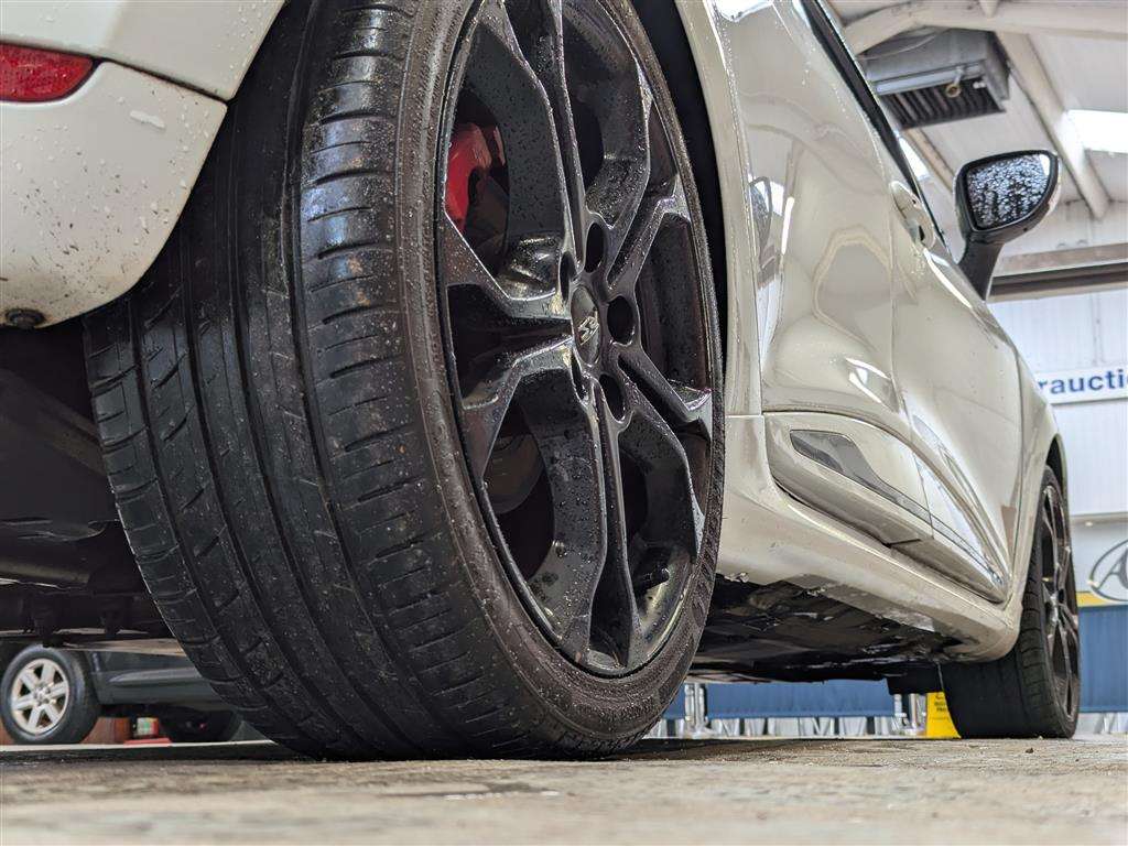 <p>2016 RENAULT CLIO RENAULTSPORT NAV LUX</p>