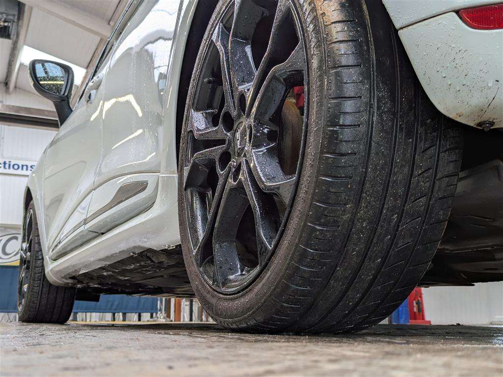 <p>2016 RENAULT CLIO RENAULTSPORT NAV LUX</p>