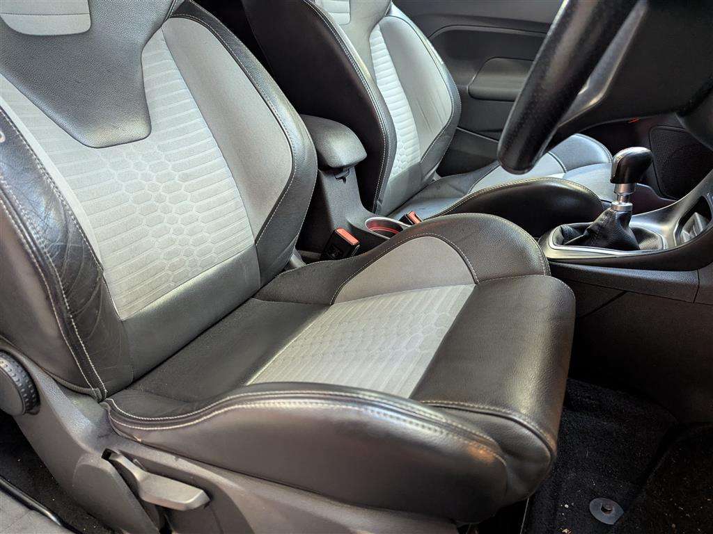 <p>2013 FORD FIESTA ST-2 TURBO</p>