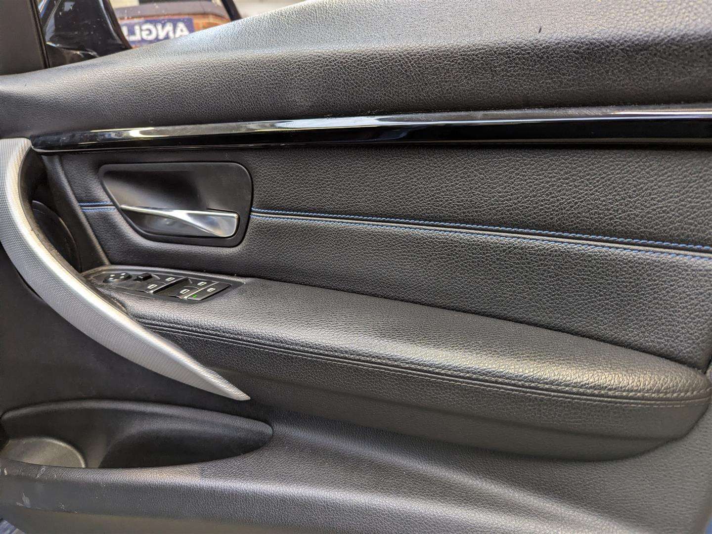 <p>2017 BMW 330E M SPORT AUTO</p>