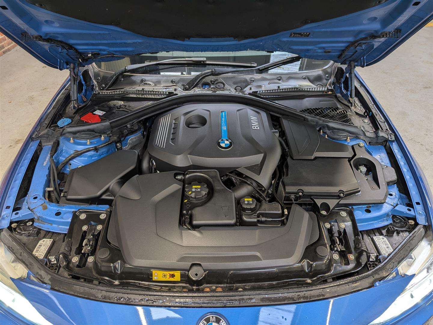 <p>2017 BMW 330E M SPORT AUTO</p>