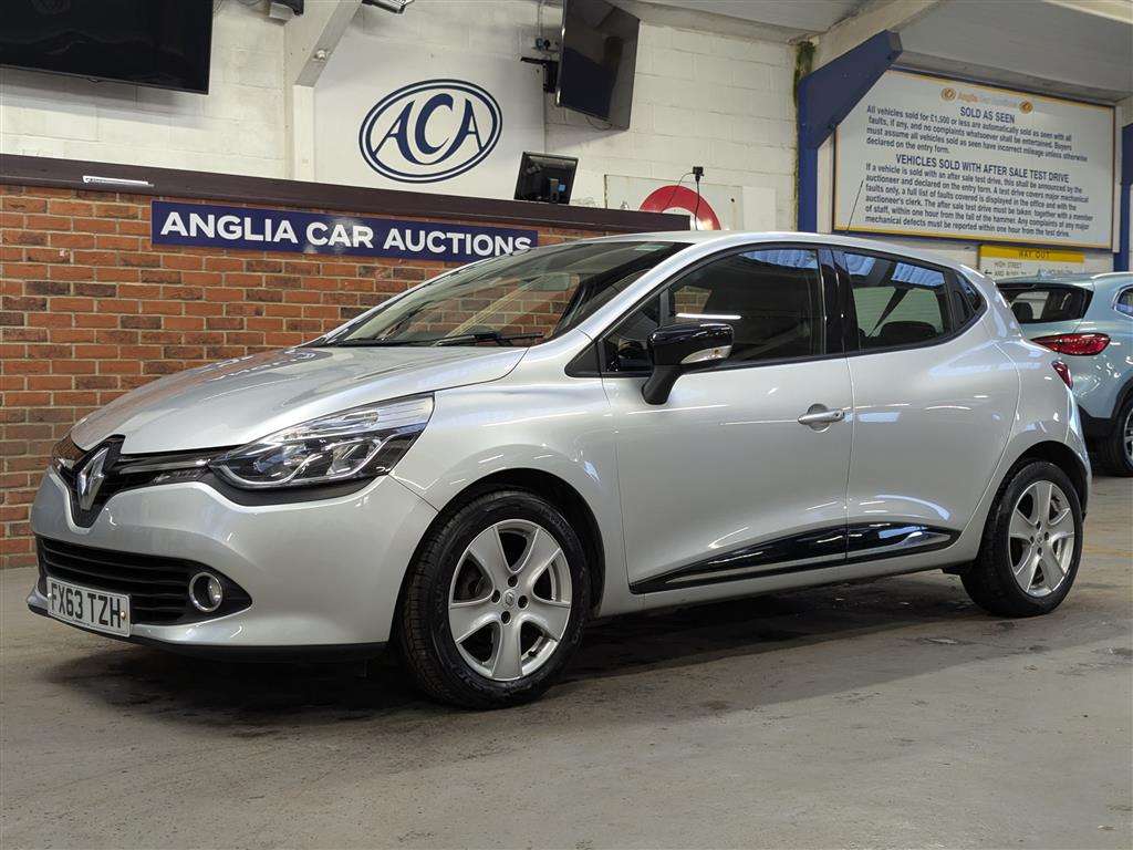<p>2014 RENAULT CLIO DYNAMIQUE MEDIANAV</p>