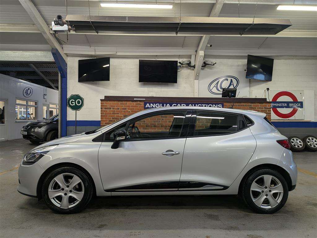 <p>2014 RENAULT CLIO DYNAMIQUE MEDIANAV</p>