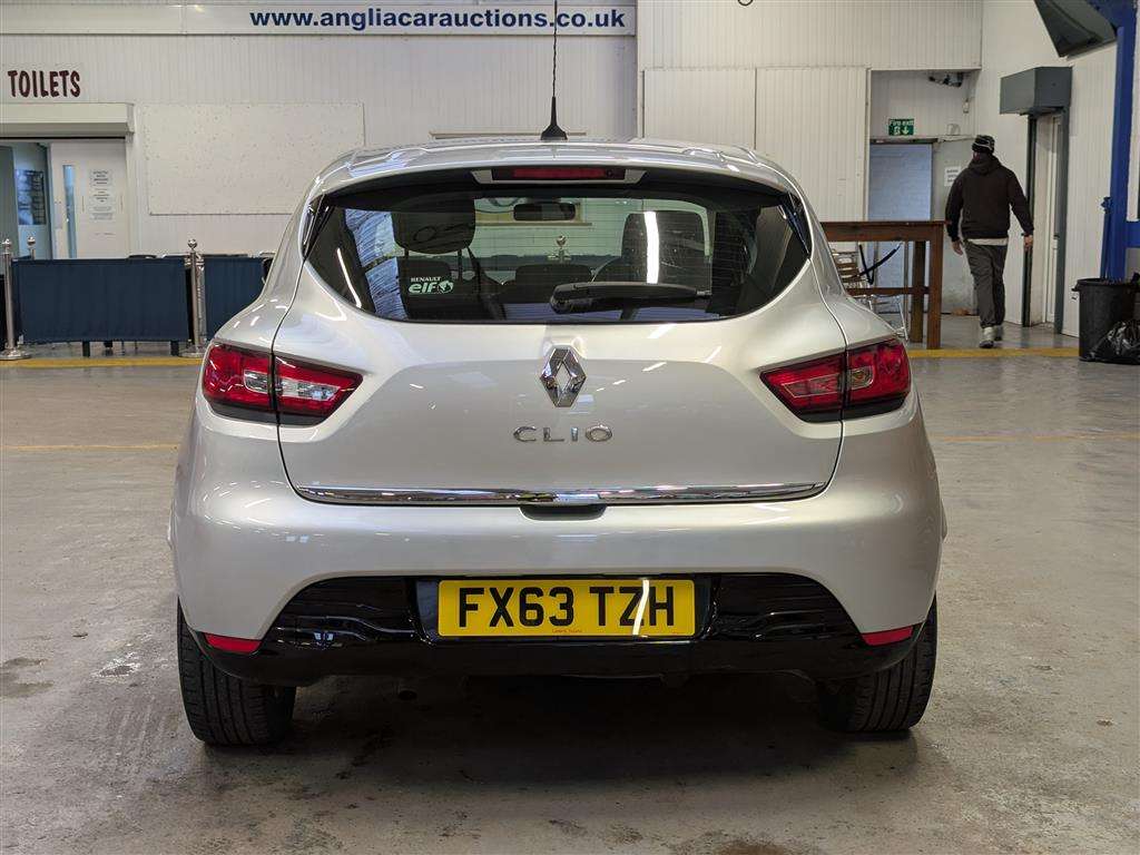 <p>2014 RENAULT CLIO DYNAMIQUE MEDIANAV</p>