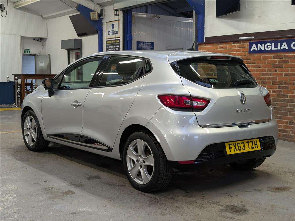 <p>2014 RENAULT CLIO DYNAMIQUE MEDIANAV</p>