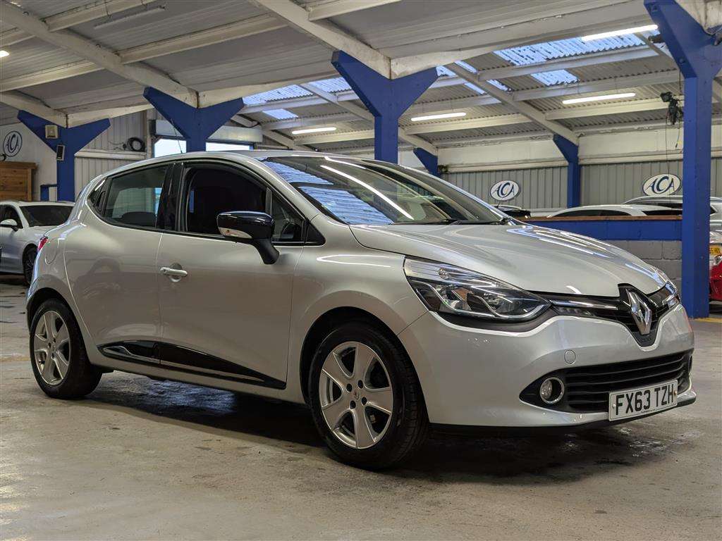 <p>2014 RENAULT CLIO DYNAMIQUE MEDIANAV</p>