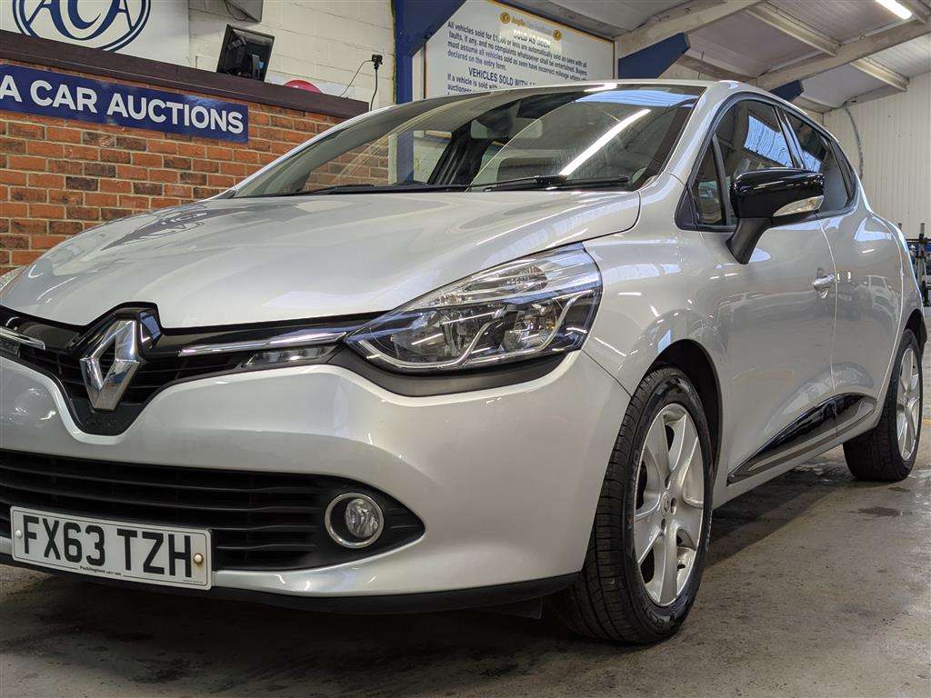 <p>2014 RENAULT CLIO DYNAMIQUE MEDIANAV</p>