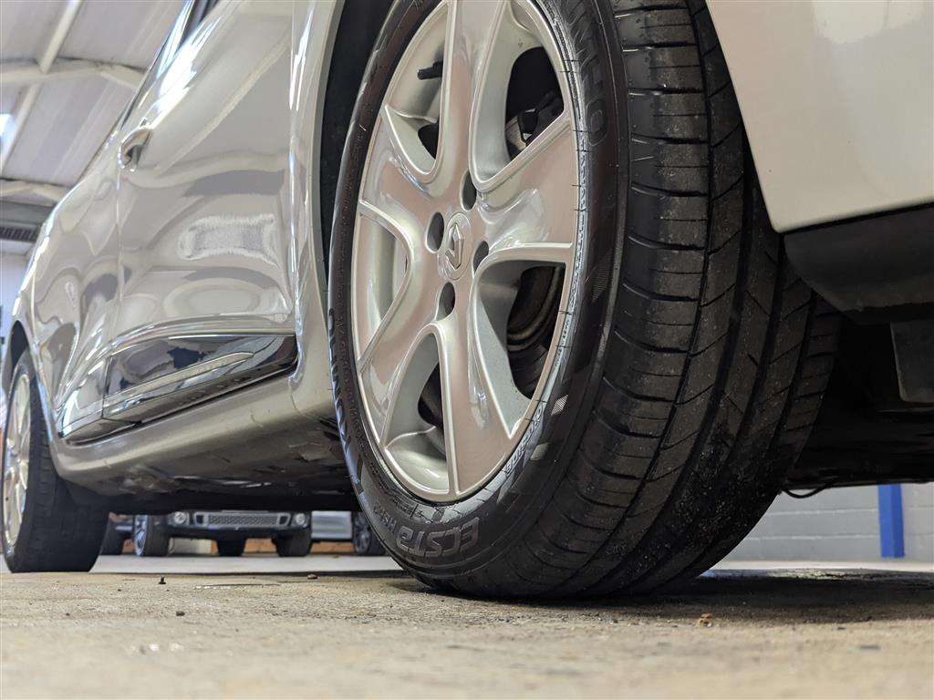 <p>2014 RENAULT CLIO DYNAMIQUE MEDIANAV</p>