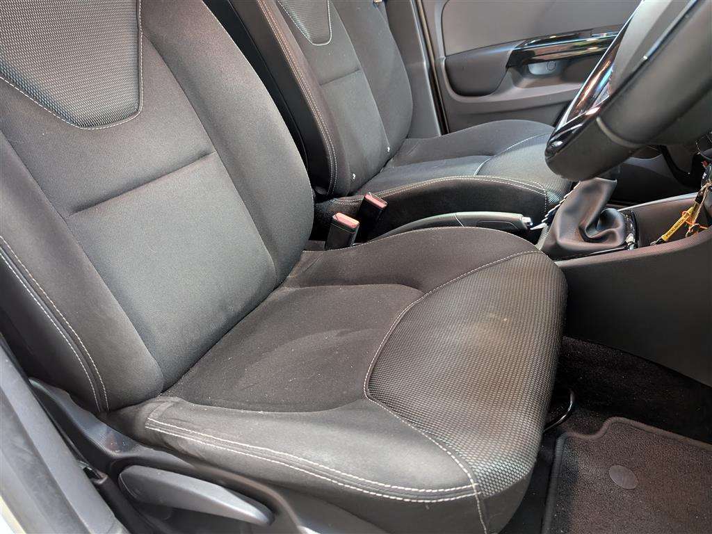 <p>2014 RENAULT CLIO DYNAMIQUE MEDIANAV</p>