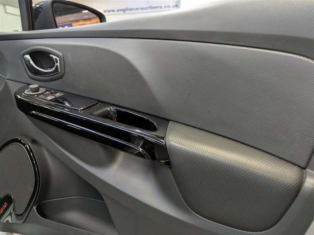 <p>2014 RENAULT CLIO DYNAMIQUE MEDIANAV</p>