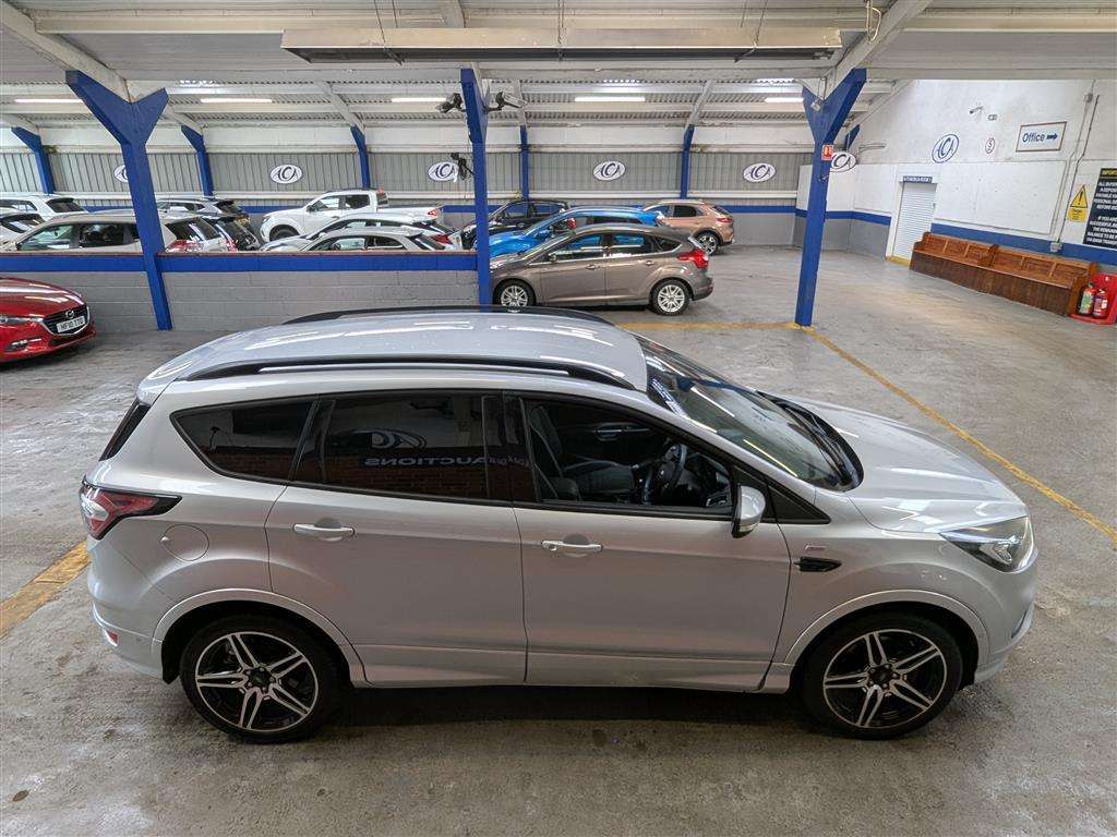 <p>2017 FORD KUGA ST-LINE TDCI</p>