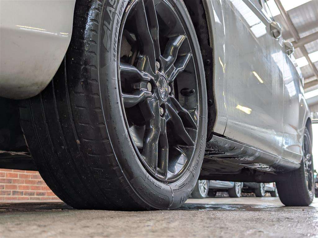 <p>2017 FORD B-MAX ZETEC SILVER EDITIO</p>