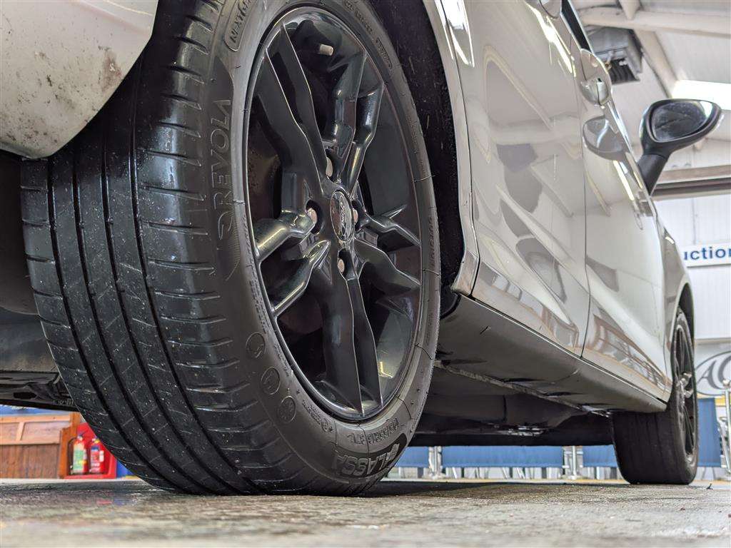 <p>2017 FORD B-MAX ZETEC SILVER EDITIO</p>