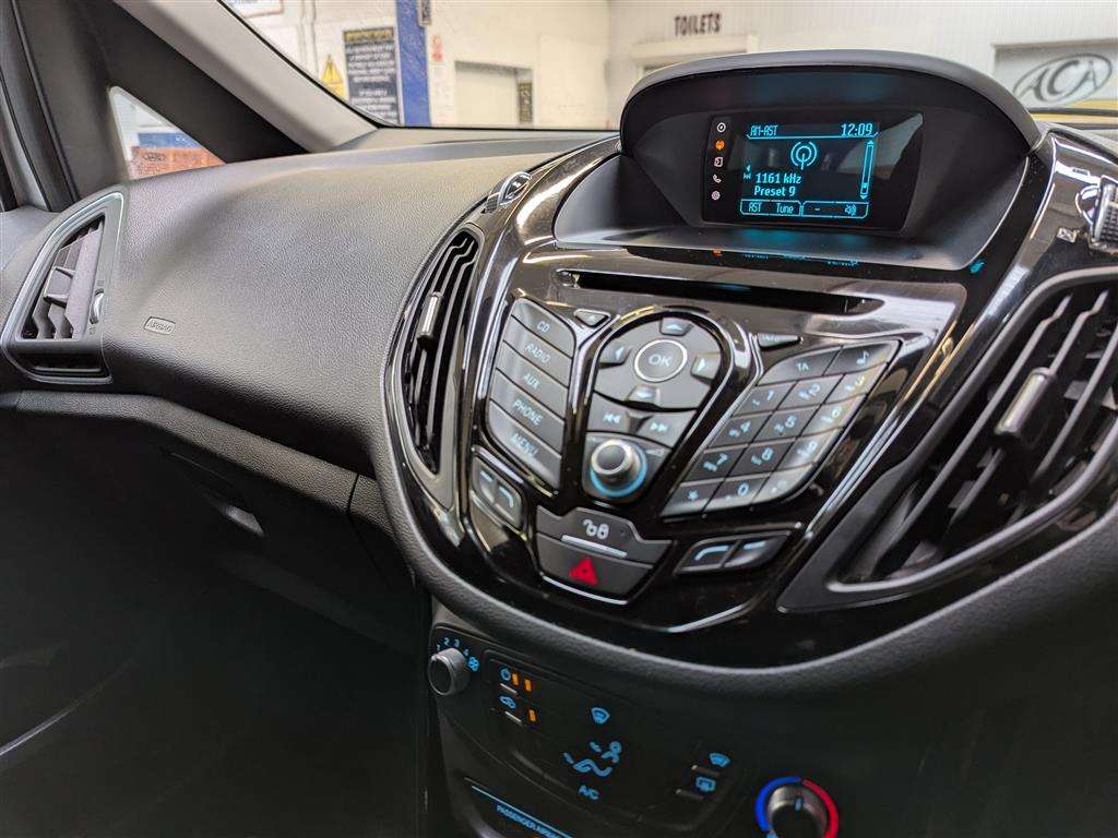 <p>2017 FORD B-MAX ZETEC SILVER EDITIO</p>