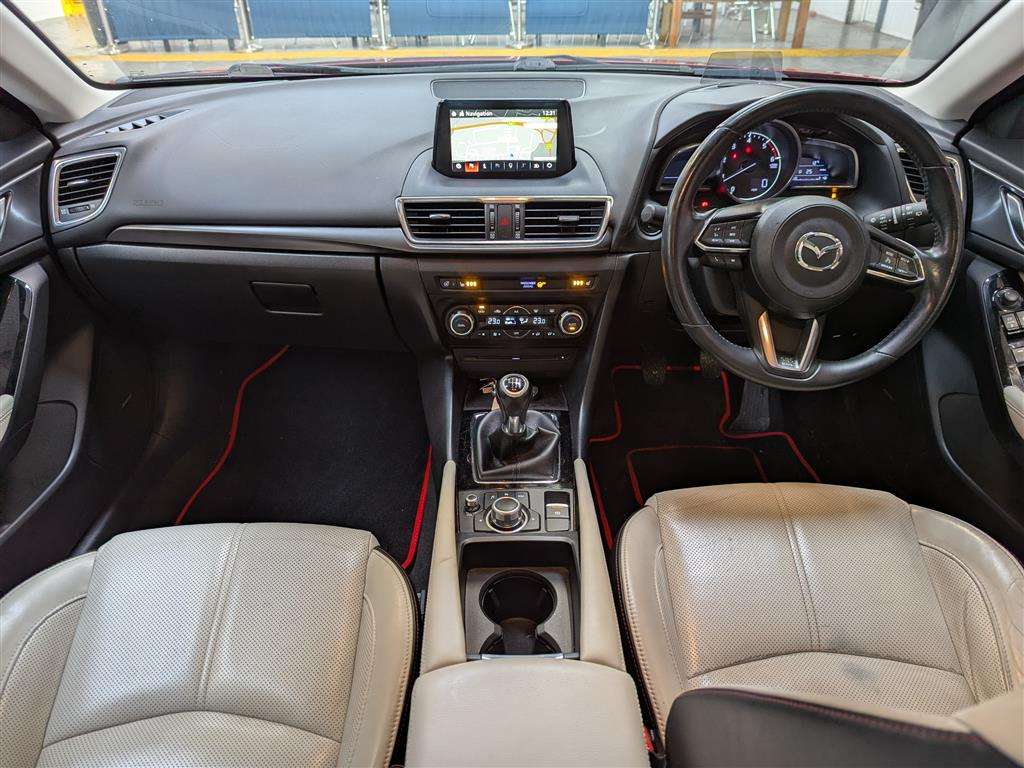 <p>2017 MAZDA 3 SPORT NAV D</p>