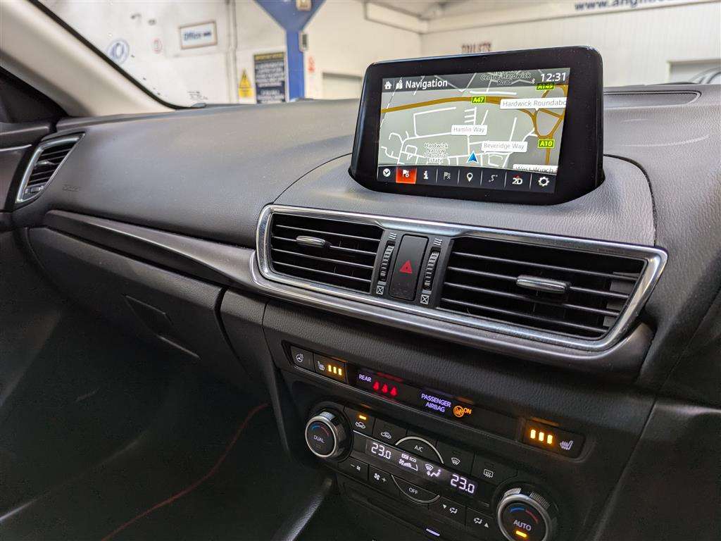 <p>2017 MAZDA 3 SPORT NAV D</p>