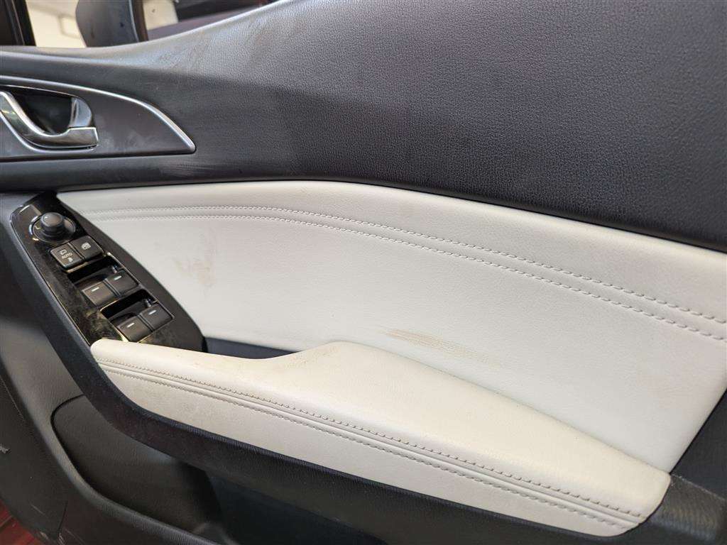 <p>2017 MAZDA 3 SPORT NAV D</p>