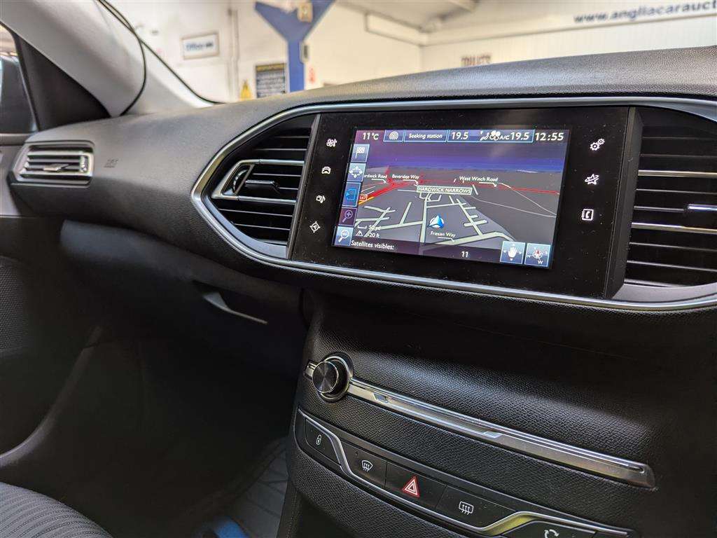 <p>2016 PEUGEOT 308 ACTIVE SW HDI BLUE S/</p>