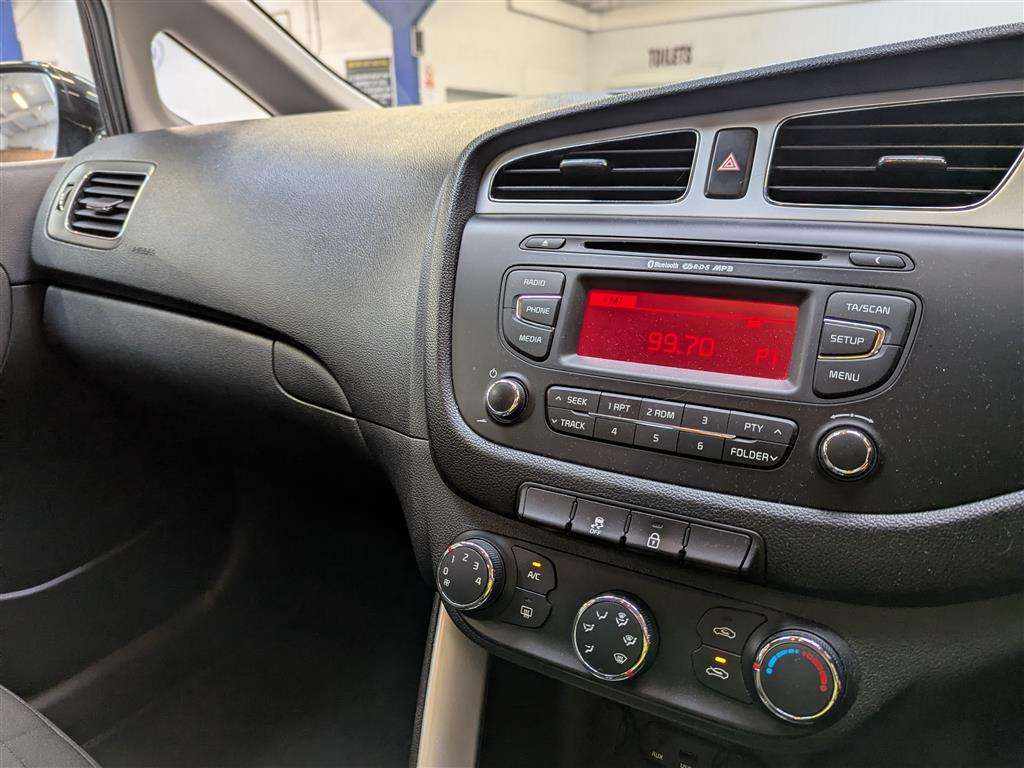 <p>2015 KIA CEED 2 ECODYNAMICS</p>