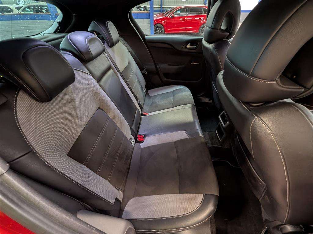 <p>2015 DS DS4 CROSSBACK BLUEHDI S/S</p>