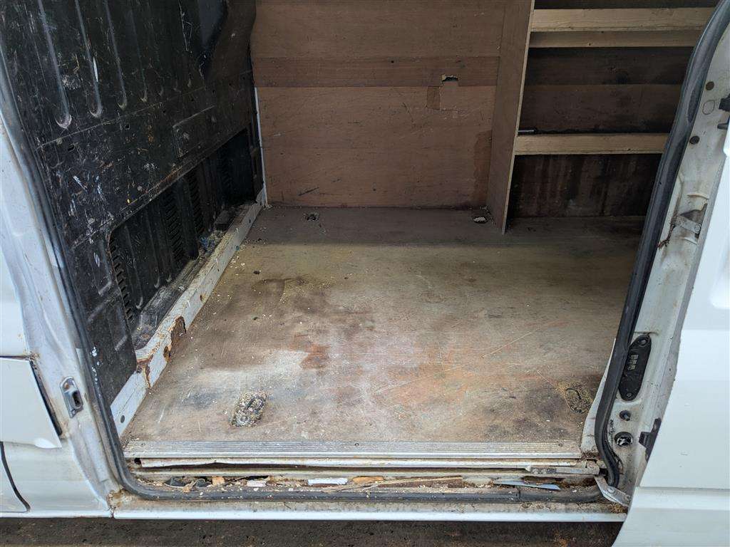 <p>2010 FORD TRANSIT 115 T280S FWD</p>