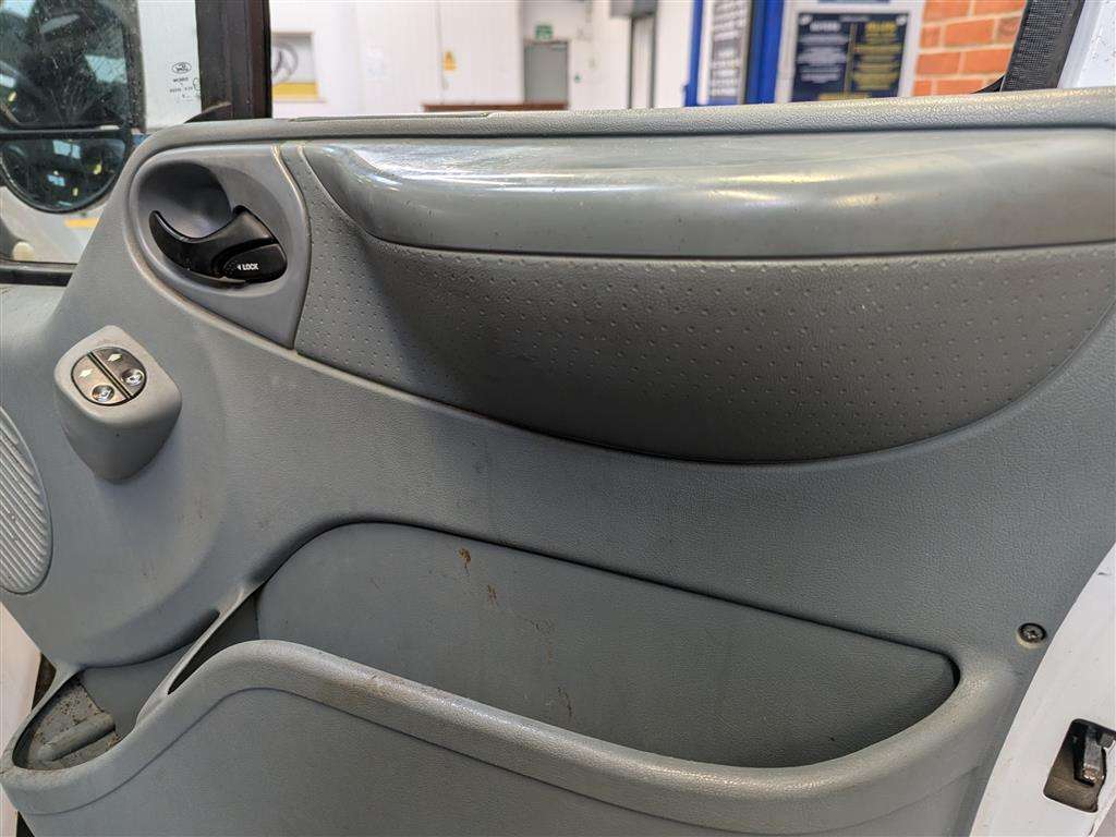 <p>2010 FORD TRANSIT 115 T280S FWD</p>