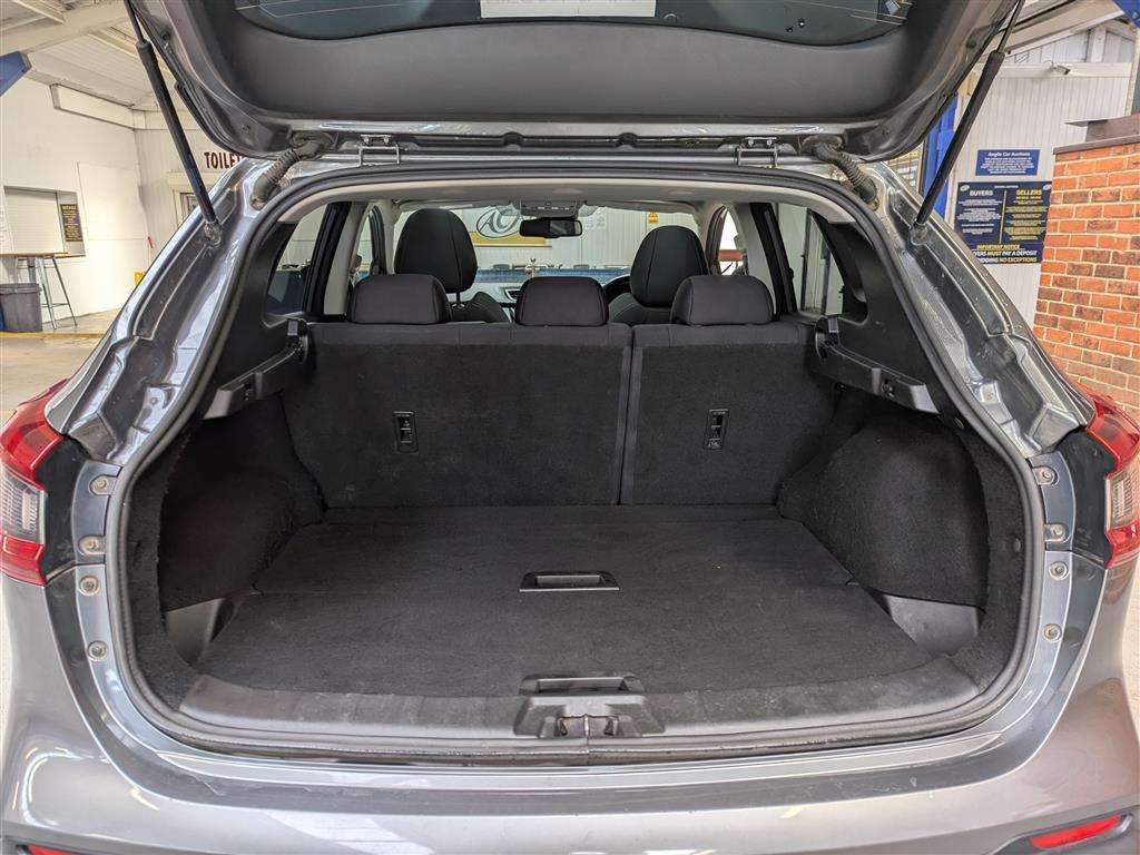 <p>2019 NISSAN QASHQAI N-CONNECTA DIG-T</p>